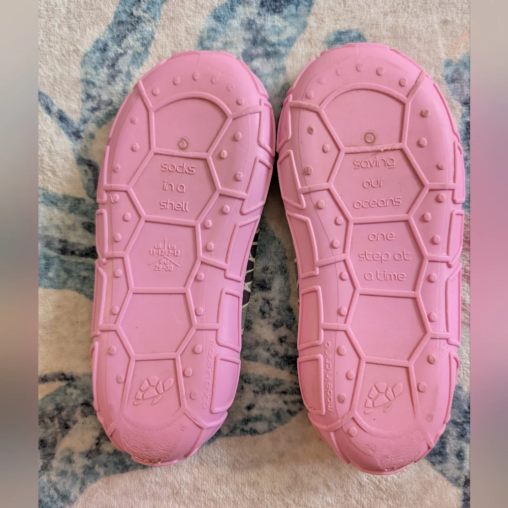 💥3/$24 Turtl Pink And Shell Print Water‎ Shoes